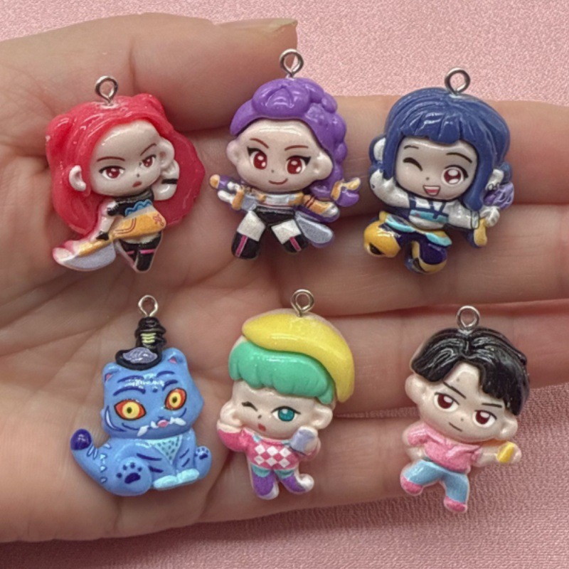 Resin Art Love - 10 szt. żywicznych zawieszek z motywami