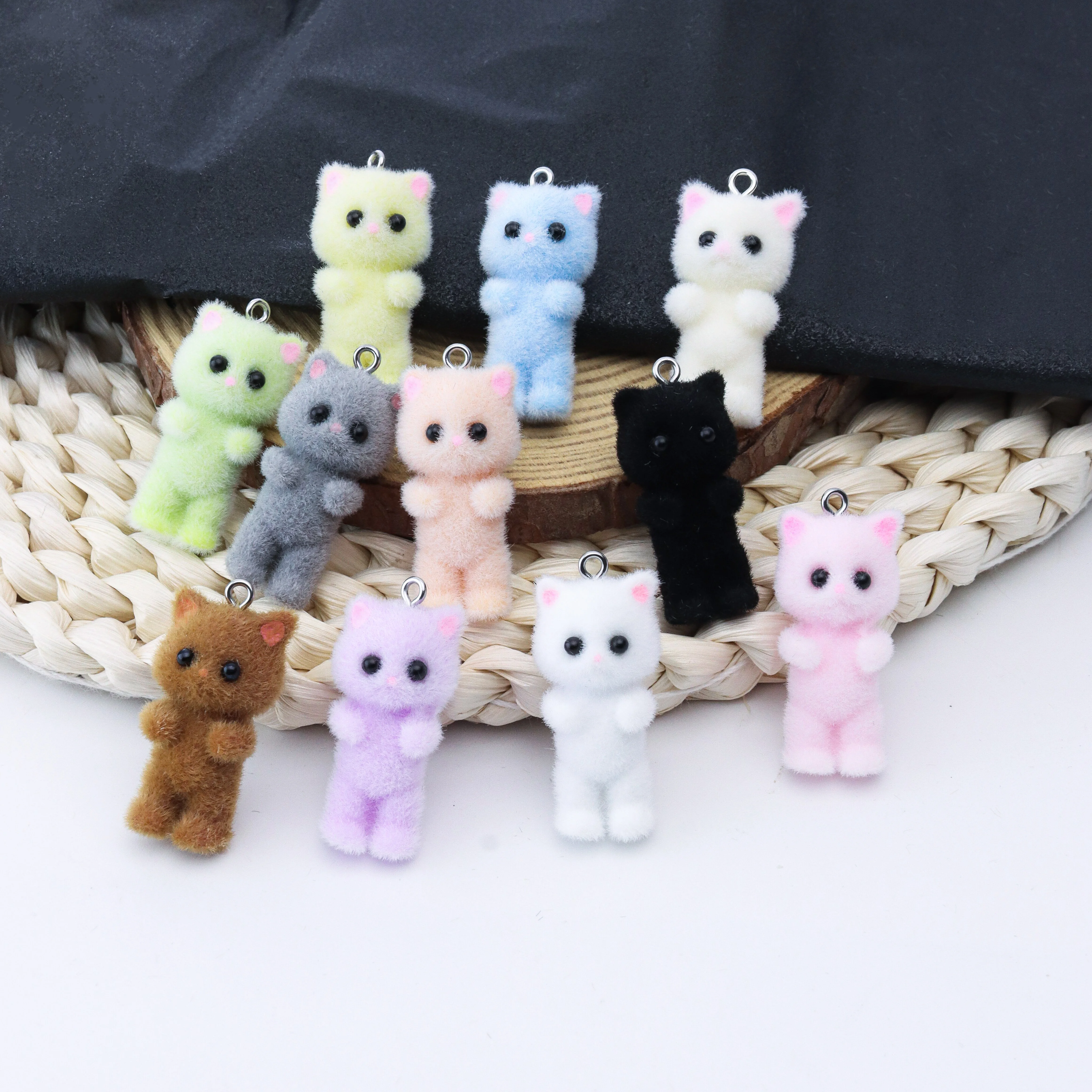 Resin Art Craft - 33 sztuk wisiorek z kotem Kawaii