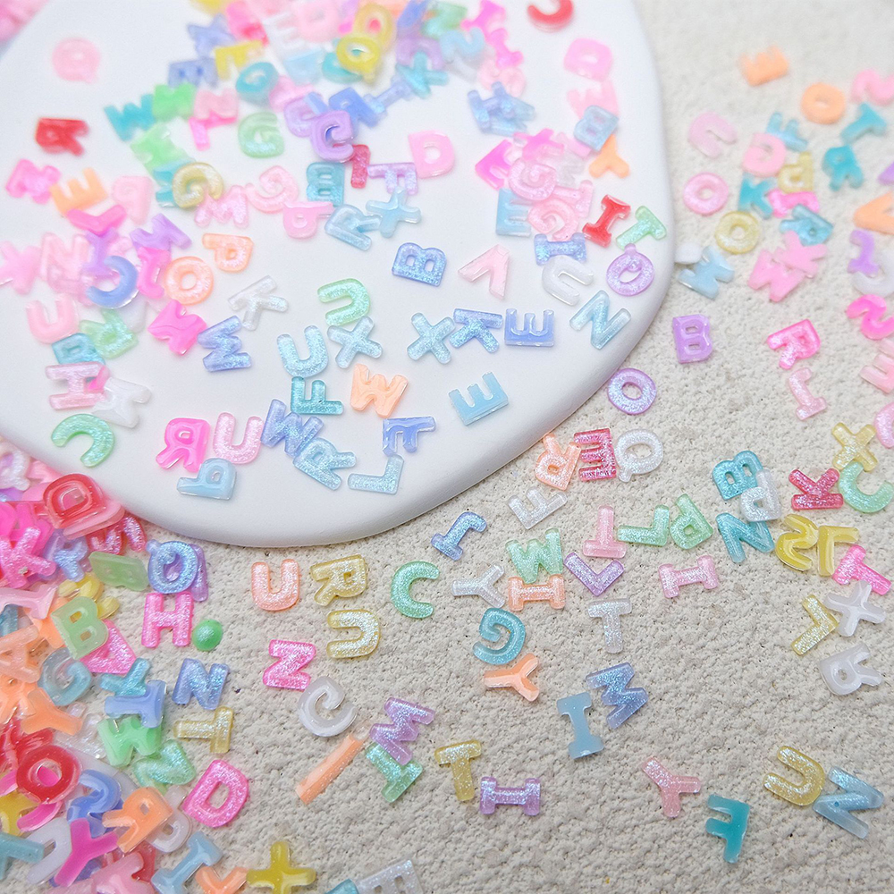 100 szt. Mieszane Litery Ozdob – Resin Art Name recenzja i cena